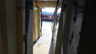 12310NewdelhiRajendranagar Tejas Express Automatic Door Closing [upl. by Garap]