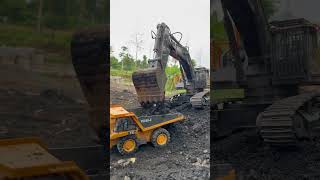 Excavator huina 1592 digger with dump truck [upl. by Lough435]