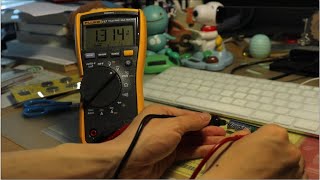 Testing AA amp CR2032 Battery Voltage Using A Fluke 117 True RMS Multimeter [upl. by Eelsel627]