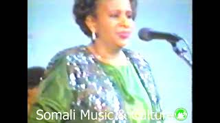 KHADRA DAAHIR CIGE amp HEESTII quot CAASHAQU OGEEYSIIS MA LEEYAHAYquot TOP CLASSIC SONG MUSIC LIVE 1994 [upl. by Airrej]