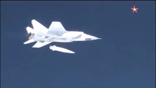 Russian MiG31 firing hypersonic missile Kh47М2 «Dagger» Кинжал [upl. by Gamaliel]