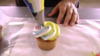 Como decorar un Cupcake con un Cupcake Swirl [upl. by Casey874]