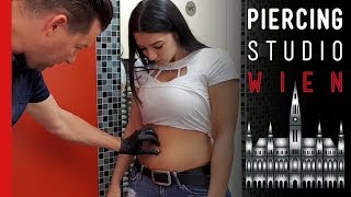 💉 Wir stechen ein Bauchnabelpiercing 💉 Marcs Piercing TV [upl. by Viccora]