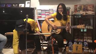 Endah N Rhesa  Liburan Indie Live at Kios Ojo Keos Jakarta 30072019 [upl. by Thackeray]