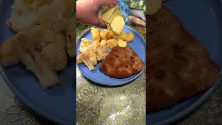 Quick amp Tasty Chicken Schnitzel with Cauliflower and Hollandaise Sauce [upl. by Yecram]