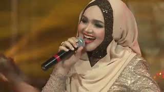 Iyeth Bustami Feat Siti Nurhaliza  Laksmana Raja Di Laut Konser Raya 21 [upl. by Ferriter]