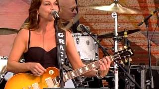 Gretchen Wilson  Theres A Place In The Whiskey Live at Farm Aid 2009 [upl. by Ybbob96]