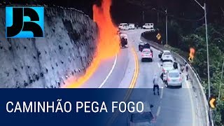 Caminhãotanque explode na rodovia dos Tamoios em SP e deixa um morto [upl. by Manoop]