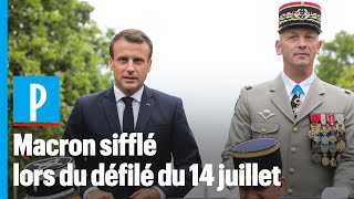 14 juillet  Macron accueilli sous les sifflets [upl. by Ettari]