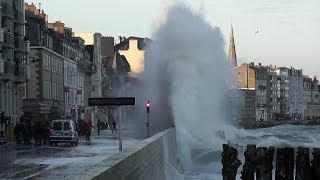 Grande marée SaintMalo Tempête Bretagne Springflut Tide Marea [upl. by Ellehsim]