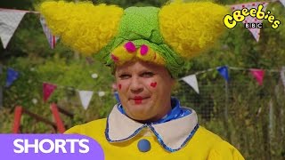 Gigglebiz Get To Know Nana Knickerbocker  CBeebies [upl. by Hung180]