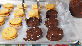 Easy Chocolate Covered RITZ CRACKERS with Peanut Butter  Ritz Cracker Cookies [upl. by Eserehs]