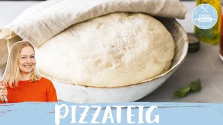 Pizza  Pizzateig Grundrezept mit frischer Hefe 🍕  italienischer Pizzateig 🇮🇹  Einfach Backen [upl. by Adleme]