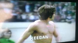 1081974 Charity Shield LEEDS UNITED v Liverpool BILLY BREMNER v Keegan reinactment [upl. by Yesnil]