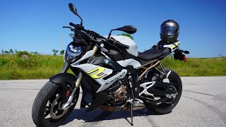 2022 BMW S 1000 R Motorcycle Review A FullOn Superbike [upl. by Bibbie]