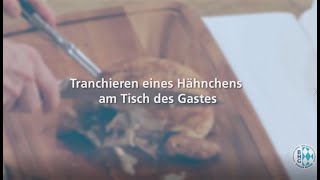 Tranchieren eines Hähnchens am Tisch des Gastes Prüfungsvorbereitung im Gastronomie Service [upl. by Llednohs]