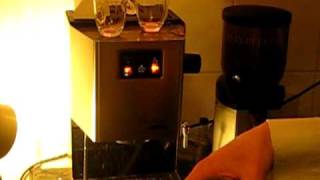 How to brew perfect espresso with Gaggia Classic and bottomless portafilter [upl. by Rehpotsrik]