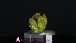 Pyromorphite dune belle couleur vert clair en provenance de la province de la Hunan Chine [upl. by Nedah]