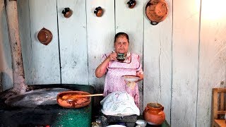 Huevos con Chile Rojo y Cafe de Olla De mi Rancho a Tu Cocina [upl. by Kaye]