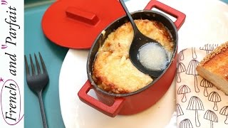 How to make French Onion Soup Soupe à loignon Recipe [upl. by Nrev73]