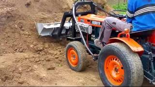 Kubota B7000 frontloader [upl. by Giacinta273]