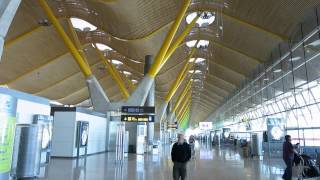 Madrid  Aeropuerto de Barajas terminal T4  02 DIC 2012 [upl. by Abebi]