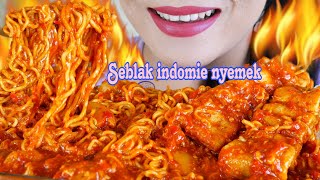 SEPEDAS INI MAKAN SEBLAK INDOMIE NYEMEK TOPPING SOSIS BAKSO DAN ODENG  EATING SOUNDS [upl. by Hayyikaz406]