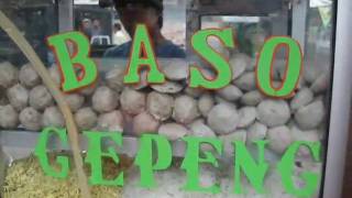 Jakarta Street Food 130 Flatted Meatball Baso Gepeng [upl. by Pacificas]