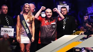 GänsehautEmpfang Ally Pally singt für Phil Taylor  SPORT1 DARTS [upl. by Auqenehs]