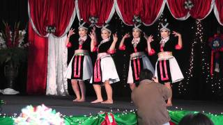 Ntxhais Thaj Yeeb  perform at sacramento hmong new year 20112012 [upl. by Santiago]