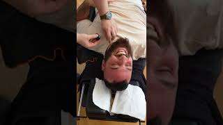 Ist die Lache nicht einfach ansteckend😂 asmr cracks satisfying chiropractor therapy health [upl. by Chaves930]