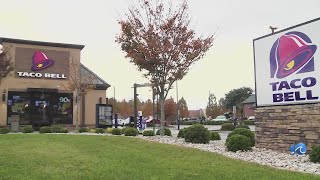 Police respond to robbery at Chesapeake Taco Bell [upl. by Anivol267]