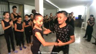 INCREÍBLE NIÑOS SORPRENDEN BAILANDO SALSA EN COLOMBIA [upl. by Adnwahs]