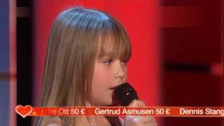 Connie Talbot amp Sarah Connor  Ave Maria  live in Ein Herz für Kinder  12122009 [upl. by Nautna]