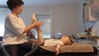 Techniques simples pour le massage des enfants [upl. by Nilek2]