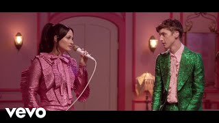 Kacey Musgraves  Glittery ft Troye Sivan Live From The Kacey Musgraves Christmas Show [upl. by Danielson]