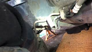 Mercedes SL R230 Front Valve Block Guide and Removal [upl. by Caterina]