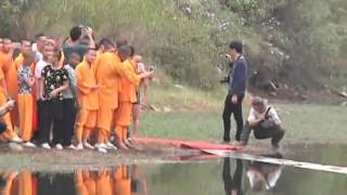 Shaolin monk runs atop water for 118 meters [upl. by Sufur]