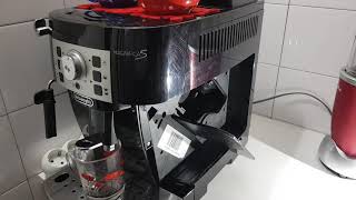 Curățarea infuzorului aparatului de cafea DeLonghi Magnifica S [upl. by Iron]