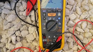 FLUKE 1587 FC insulation multimeter IR Testing and meger testing [upl. by Saleem458]