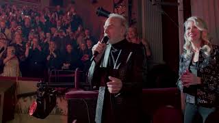 Neil Diamond Sings quotSweet Carolinequot With A Beautiful Noise Broadway Cast [upl. by Erotavlas]