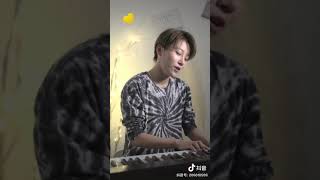 XIN Liu 刘雨昕弹唱《私奔到月球》🎹（Originally performed by 五月天 [upl. by Artened]