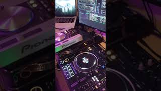 Pioneer XDJ XZ  Rekordbox 6 DVS test with CDJ 200 [upl. by Nnagrom158]