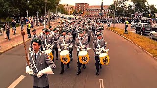 Marsch aus PetersburgPreußens Gloria  Einmarsch Musikkorps der Bundeswehr Schloss Bellevue 2015 [upl. by Airdnaed539]