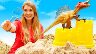 Die Dinos machen die Sandburg kaputt Spielspaß im Sandkasten Sandspiele für Kinder [upl. by Asta]