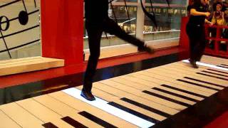 quotFur Elisequot on The Big Piano at FAO Schwarz [upl. by Delwyn116]