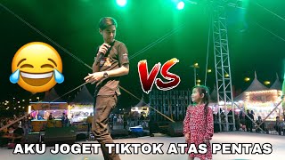 AKU JOGET TIKTOK ATAS PENTAS 😂 BERIBU ORANG TENGOK 😭 [upl. by Nahtanohj]