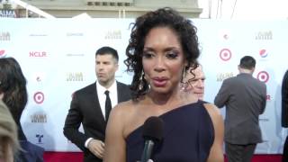 Gina Torres quotTalk to me in Spanishquot  Alma Awards  Entretenimiento [upl. by Southworth415]