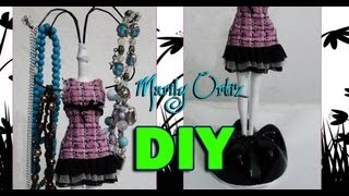 DIY ✄PORTA COLLARES Y PULSERAS DE MUÑECA ◘ RECICLANDO ◘ [upl. by Mullac457]