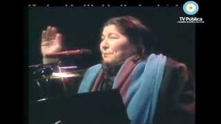 Mercedes Sosa  La Maza en vivo live concert version [upl. by Frulla923]